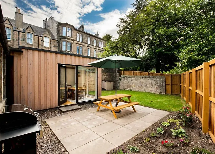 Trinity - With Private Garden And Parking Edynburg