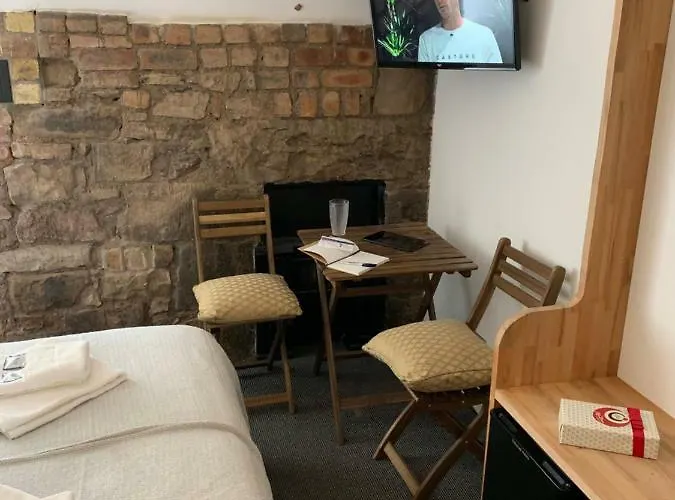 Hotel apartamentowy Royal Mile Balconies By The Castle
