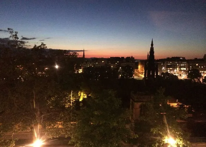 Modern Flat With Fantastic Views By The Royal Mile Edimburgo
