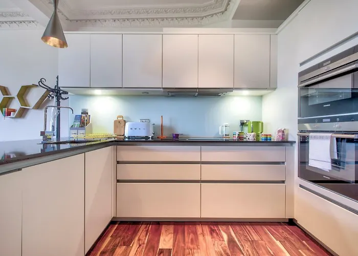 Modern Flat With Fantastic Views By The Royal Mile Appartamento