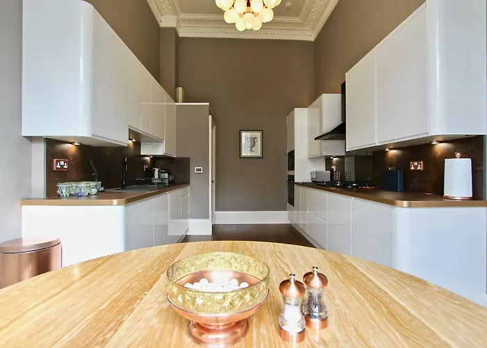 Escape To @ Albyn Place *