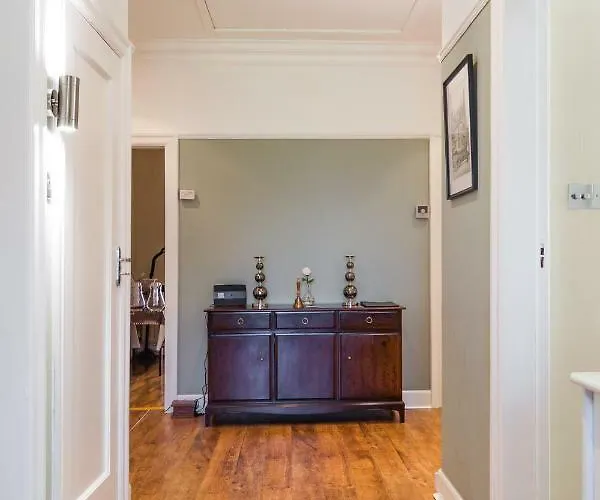 Wee White House Bed & Breakfast 2*