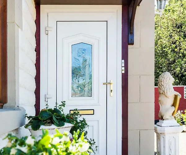 Wee White House Bed & Breakfast