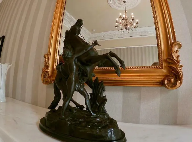 Daire Escape To @ Albyn Place *