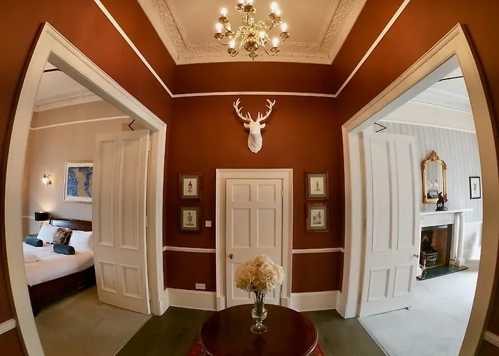 Escape To @ Albyn Place Appartement *