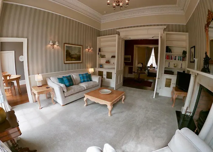 Escape To @ Albyn Place Daire