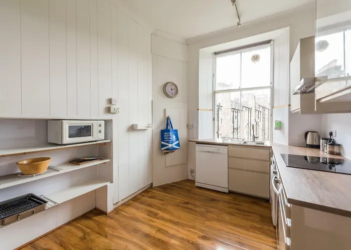 Lägenhet 3 Bed Overlooking Meadows Park
