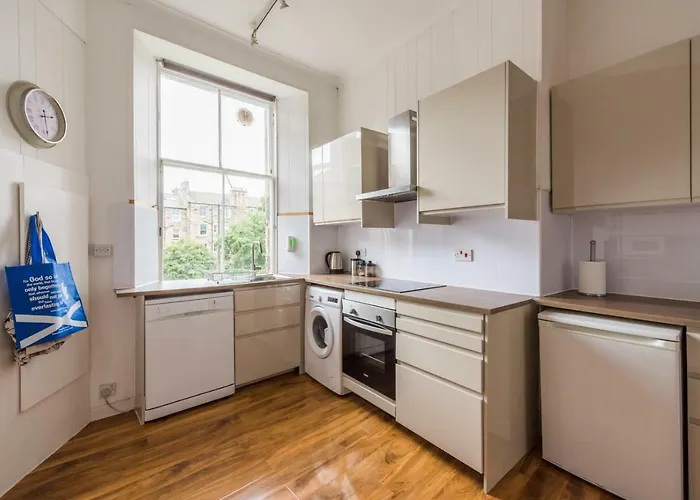 3 Bed Overlooking Meadows Park