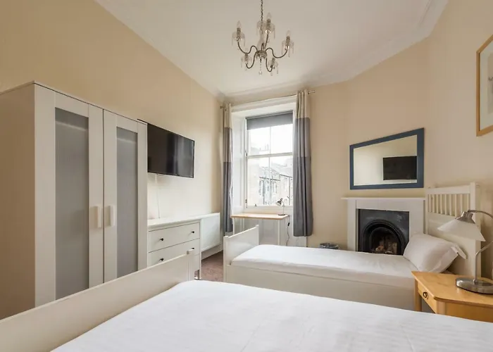 3 Bed Overlooking Meadows Park * Edinburg