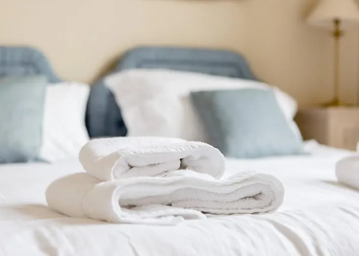 Queen Street Two * Edinburgh