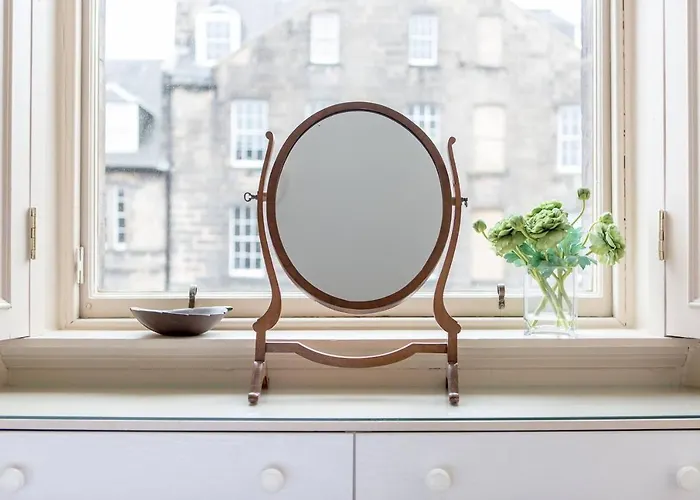 Queen Street Two * Edinburgh