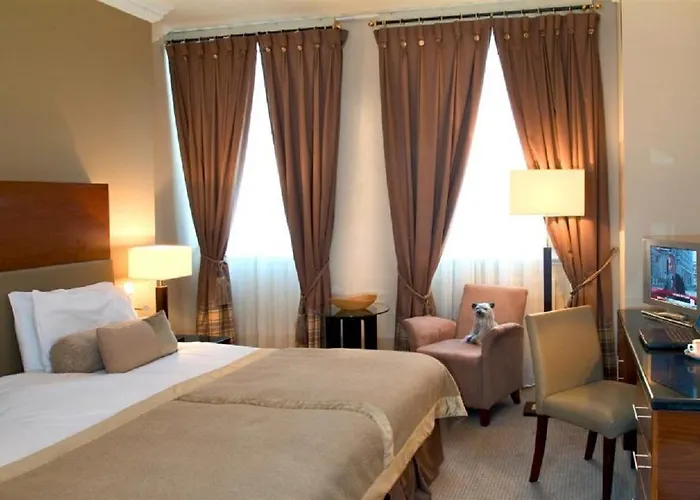 The Parliament House 3*