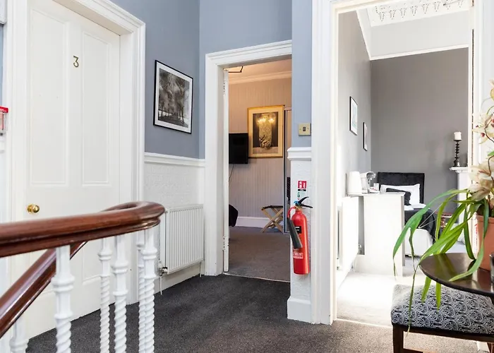 Claremont Konukevi 3*