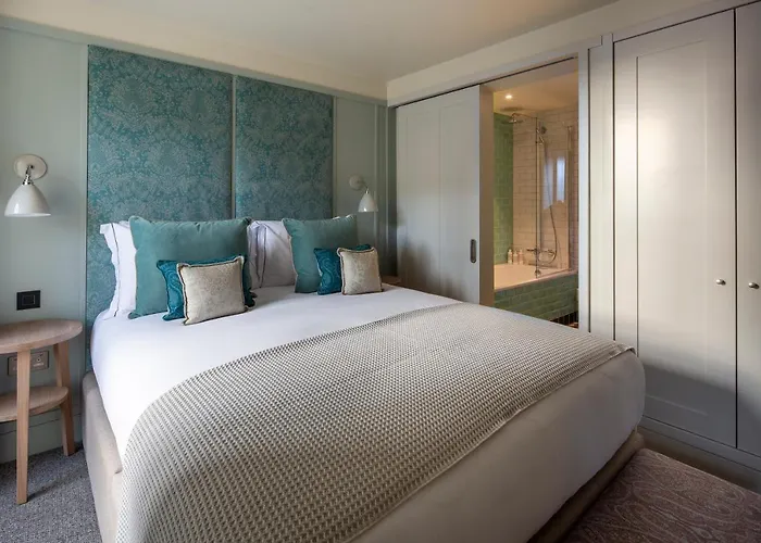 Abbey Apartments, At Holyrood 4*