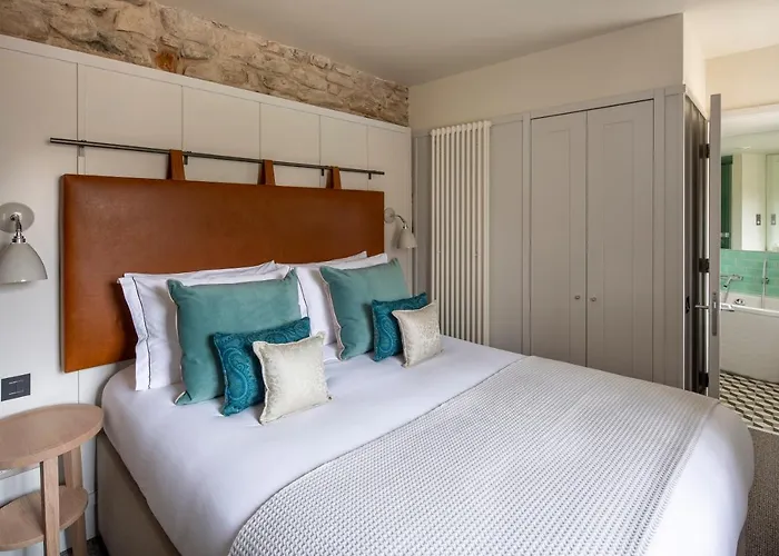 Abbey Apartments, At Holyrood