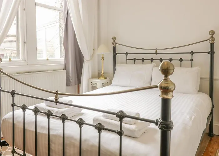 3 Lynedoch Place *