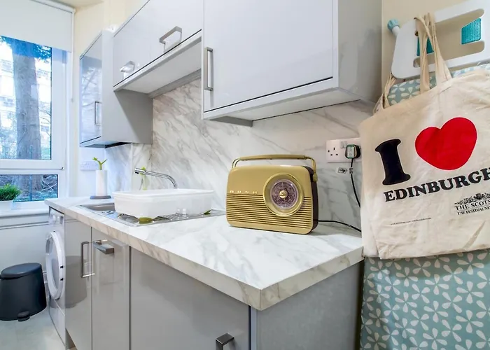 Stylish & Charming Retreat For 2- Centre! - Pass The Keys * Edinburgh