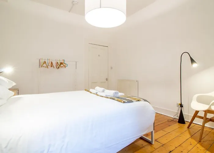 Stylish & Charming Retreat For 2- Centre! - Pass The Keys Apartmán