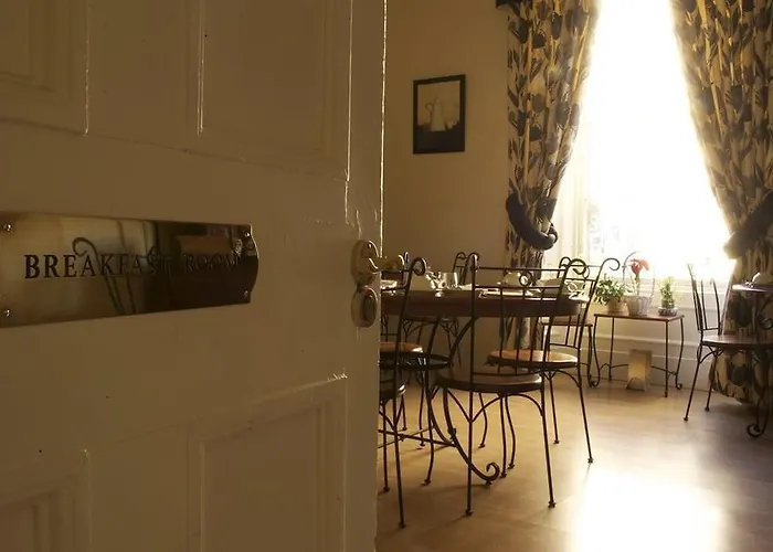 Hanover House 3*