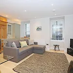 Joivy Modern And Airy Flat On The Historic Royal Mile شقة إدنبرة