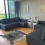 מלון דירות Quartermile Serviced *