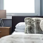Castle Apt, Modern, Appartement *