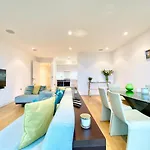 Quartermile Serviced אדינבורו