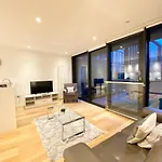 מלון דירות Quartermile Serviced *