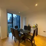 Quartermile Serviced * אדינבורו