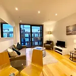 מלון דירות Quartermile Serviced *