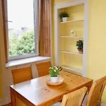 Central And Homely One Bedroom Flat *