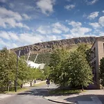 Holyrood - Luxury With Parking *