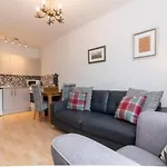 Apartamento Cosy Flat In Historic Old Town - Pass The Keys Edimburgo