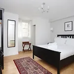 Joivy 1 Bed Flat, Heart Of Grassmarket * Edinburgh