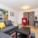 Joivy 1 Bed Flat, Heart Of Grassmarket Daire