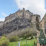 Joivy 1 Bed Flat, Heart Of Grassmarket Edinburgh