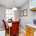 Joivy 1 Bed Flat, Heart Of Grassmarket * Edinburgh