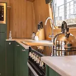 - Houseboats Botel Edimburgo