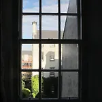 2 Chessels Court, Flat 3 Apartament *