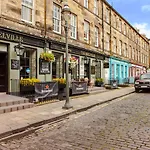 Shandwick - Centre - Sleeps 2 Apartment