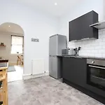 Stunning 2 Bed Nr The Royal Mile & The Castle Lejlighed