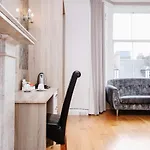 Castle Street 3*