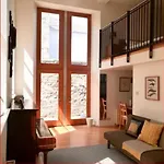 Mezzanine In Historic School Appartement Édimbourg