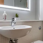 Appartement Amazing - Cables Wynd Near The Shore - Free Parking *