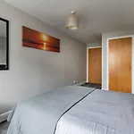 Appartement Amazing - Cables Wynd Near The Shore - Free Parking *