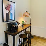 2 Bed 2 Bath With Private Parking דירה אדינבורו