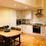 דירה 2 Bed 2 Bath With Private Parking *