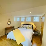 דירה 2 Bed 2 Bath With Private Parking אדינבורו