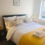 2 Bath Free Parking Edinburg