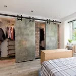 Luxury Architect Designed 13 Mins To Royal Mile *
